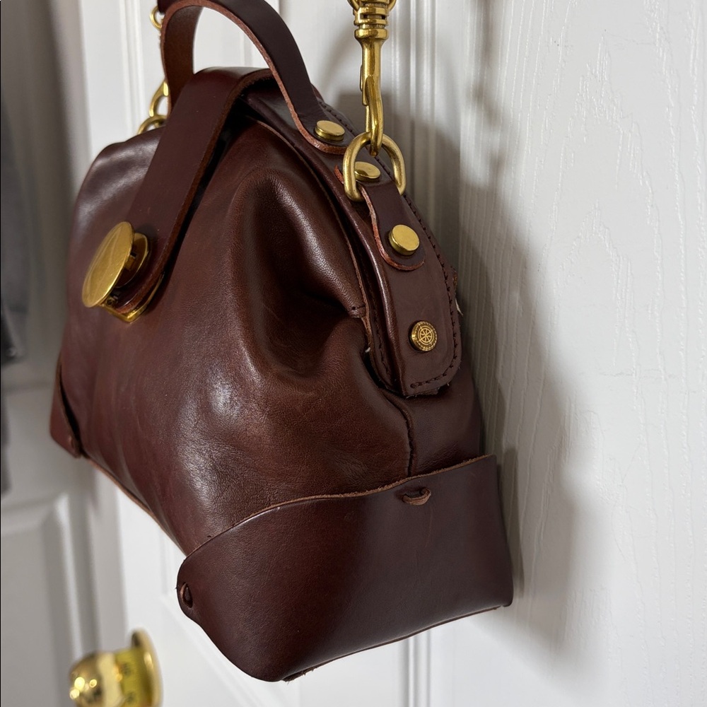 Old Trend Gypsy Soul Leather Crossbody Bag - Picture 5 of 17